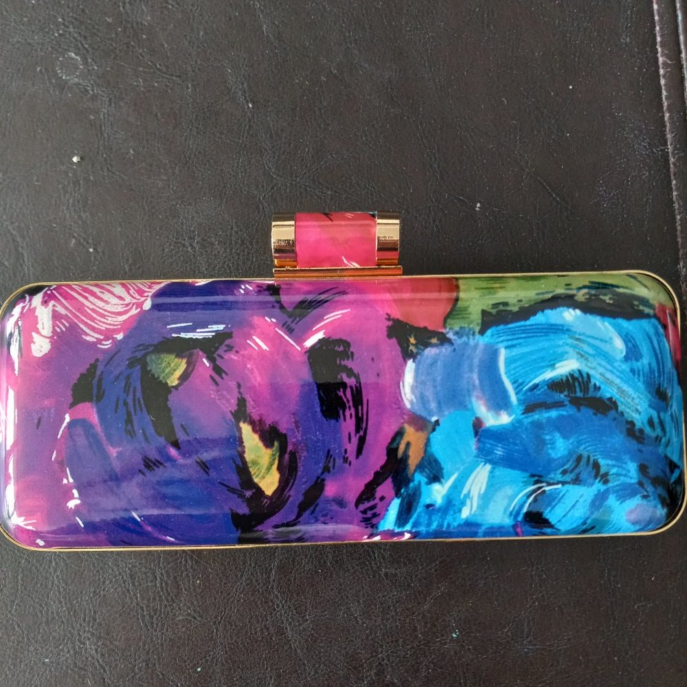 Hearty Trendy Multi-colored clutch bag